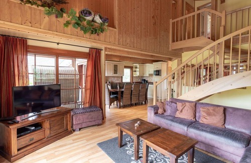 Langeberg House | Stunning private villa for 8 people with WIFI, TV, terrace and parking