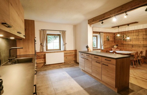 Spiss House | Stunning private villa for 8 people with TV, panoramic view and parking