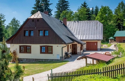 Harrachov House | Stunning private villa for 28 people with WIFI, TV, patio, panoramic view and parking