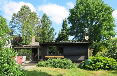 Jevenstedt House | Stunning private villa for 8 guests with WIFI, TV, terrace, pets allowed and parking
