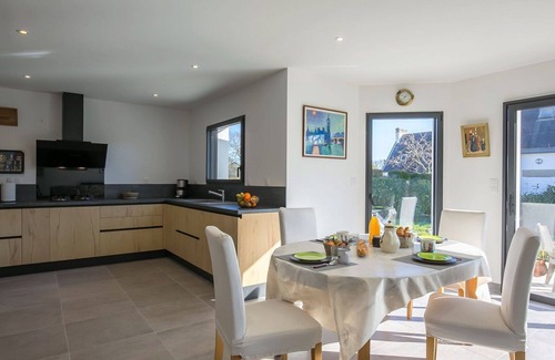 Beg-Meil House | Stunning private villa for 4 guests with WIFI, TV, terrace, pets allowed and parking