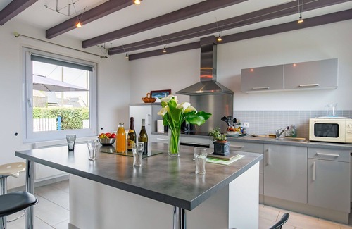 Cleder House | Stunning private villa for 6 guests with WIFI, TV and terrace