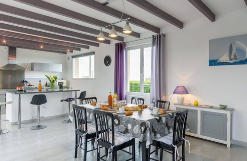 Cleder House | Stunning private villa for 6 guests with WIFI, TV and terrace