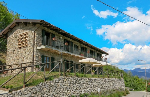 Molazzana House | Stunning private villa for 12 guests with private pool, WIFI, TV, patio, pets allowed and parking