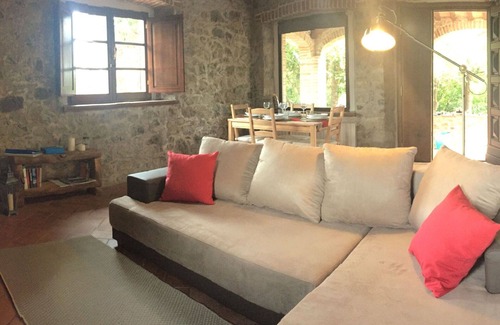 Pomarance Villa | Stunning private villa with WIFI, private pool, A/C, TV, pets allowed, panoramic view and parking