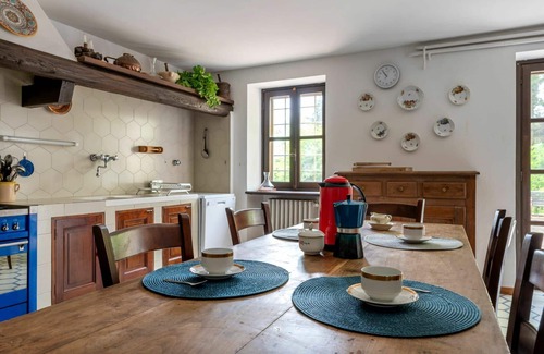 Ferrere House | Stunning private villa for 12 people with WIFI, private pool, TV, terrace, pets allowed and park.