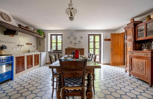 Ferrere House | Stunning private villa for 12 people with WIFI, private pool, TV, terrace, pets allowed and park.