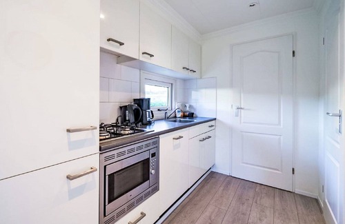 Dordtse Biesbosch House | Stunning private villa for 4 people with WIFI, pool, TV and terrace