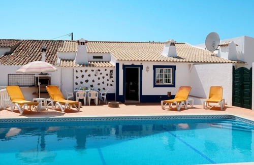 Cerro do Ouro House | Stunning private villa for 8 people with WIFI, private pool, TV and terrace