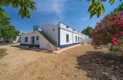 Cerro do Ouro House | Stunning private villa for 8 people with WIFI, private pool, TV and terrace