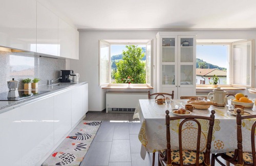 Novaggio House | Stunning private villa for 6 people with TV, patio and parking