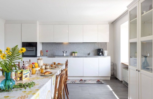 Novaggio House | Stunning private villa for 6 people with TV, patio and parking