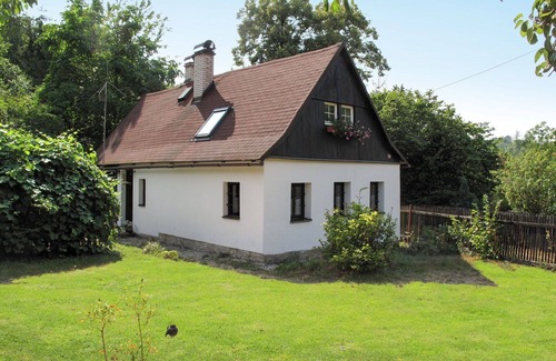 Prysk Villa | Stunning private villa for 5 people with WIFI, TV, patio, pets allowed and parking