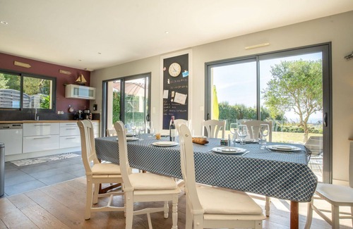 Plouarzel House | Stunning private villa for 10 people with WIFI, TV, terrace and pets allowed
