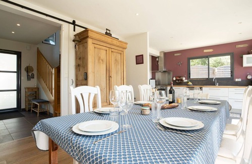 Plouarzel House | Stunning private villa for 10 people with WIFI, TV, terrace and pets allowed