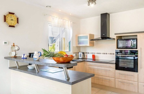 Kerlouet House | Stunning private villa for 6 people with TV and terrace