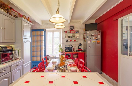 Primelin House | Stunning private villa for 10 people with WIFI, TV, terrace and parking