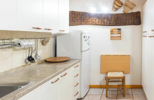Calozzo House | Stunning private villa for 2 guests with TV, patio and pets allowed