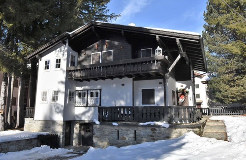 Madesimo House | Stunning private villa for 9 people with hot tub, WIFI, TV, balcony and pets allowed