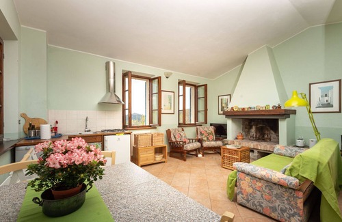 Montieri Villa | Stunning private villa for 7 people with patio, pets allowed and parking