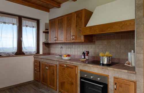 Scansano House | Stunning private villa for 8 guests with WIFI, patio, pets allowed, panoramic view and parking