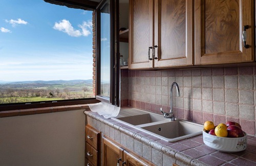 Scansano House | Stunning private villa for 8 guests with WIFI, patio, pets allowed, panoramic view and parking