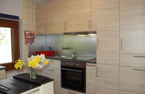 Camedo House | Stunning private villa for 4 guests with TV, patio, pets allowed, panoramic view and parking
