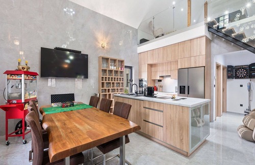 Dolni Laz House | Stunning private villa for 8 people with hot tub, WIFI, TV, terrace, pets allowed and parking