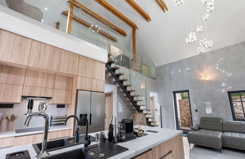Dolni Laz House | Stunning private villa for 8 people with hot tub, WIFI, TV, terrace, pets allowed and parking
