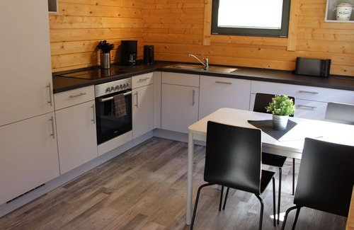 Alpenrod House | Stunning private villa for 4 guests with TV, terrace and parking
