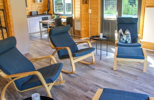 Alpenrod House | Stunning private villa for 4 guests with TV, terrace and parking