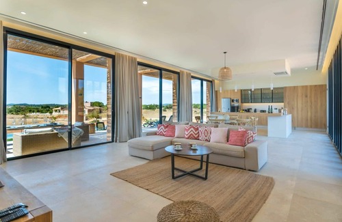Sencelles Villa | Stunning private villa for 8 guests with A/C, private pool, WIFI, TV, patio and panoramic view