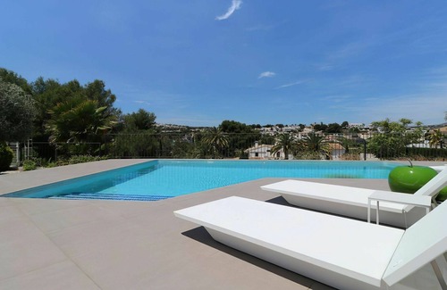 Paichi Villa | Stunning private villa for 6 people with WIFI, private pool, A/C, TV, terrace and parking