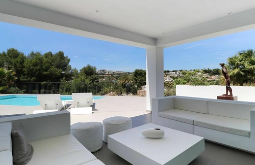 Paichi Villa | Stunning private villa for 6 people with WIFI, private pool, A/C, TV, terrace and parking