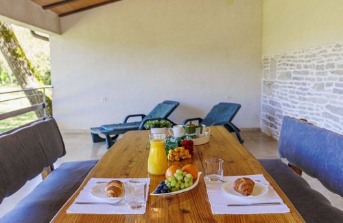 Heki House | Stunning private villa for 6 people with WIFI, TV, terrace and parking