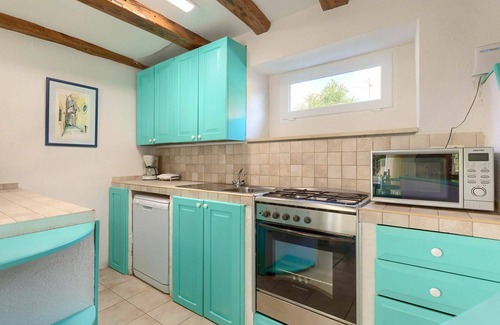 Laginji House | Stunning private villa for 10 people with private pool, WIFI, TV, patio, pets allowed and parking