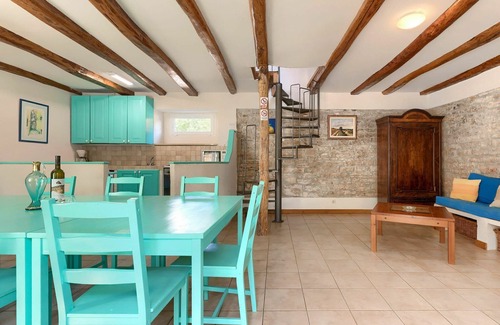 Laginji House | Stunning private villa for 10 people with private pool, WIFI, TV, patio, pets allowed and parking