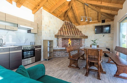 Gornji Zemunik House | Stunning private villa for 8 people with hot tub, A/C, private pool, WIFI, TV, terrace and parking