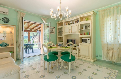 Cefalu Villa | Stunning private villa for 6 guests with private pool, WIFI, A/C, TV and patio