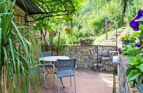 Vicopelago House | Stunning private villa for 4 people with private pool, WIFI, TV, terrace and pets allowed
