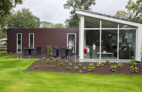 Susteren House | Stunning private villa for 6 people with WIFI, pool, TV, terrace and parking