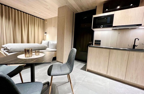 Imst House | Stunning private villa for 2 people with A/C, WIFI, TV, pets allowed and parking