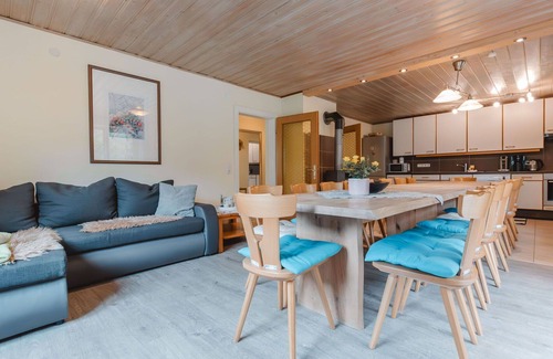 Fusch an der Grossglocknerstrasse House | Stunning private villa for 22 people with WIFI, TV, terrace, pets allowed and parking