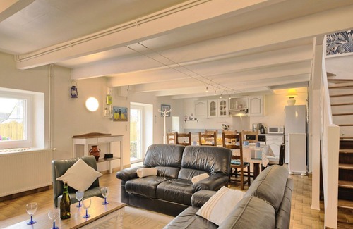 Belz House | Stunning private villa for 7 people with WIFI, TV, terrace and parking
