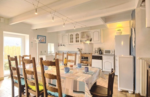 Belz House | Stunning private villa for 7 people with WIFI, TV, terrace and parking