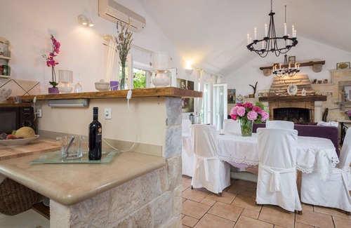 Milna (Brac) House | Stunning private villa for 10 guests with private pool, A/C, WIFI, hot tub, TV, terrace and park.