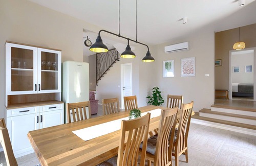 Nova Vas House | Stunning private villa for 12 people with WIFI, A/C, private pool, TV, terrace and parking