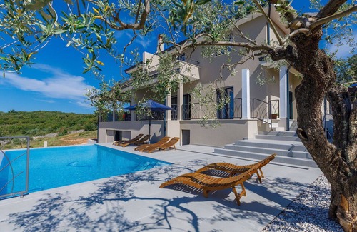 Nova Vas House | Stunning private villa for 12 people with WIFI, A/C, private pool, TV, terrace and parking