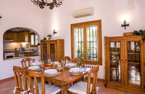 Rafol de Almunia House | Stunning private villa for 8 people with WIFI, private pool, A/C, TV, patio and parking