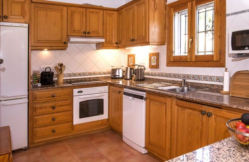 Rafol de Almunia House | Stunning private villa for 8 people with WIFI, private pool, A/C, TV, patio and parking